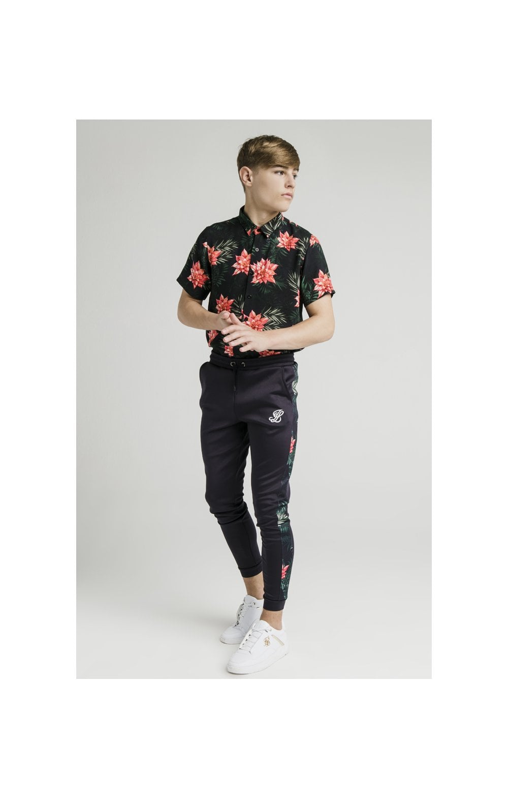 Load image into Gallery viewer, Illusive London Resort Shirt - Navy Floral (2)
