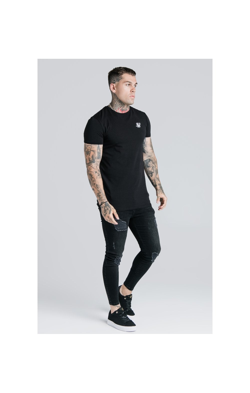 Load image into Gallery viewer, Black Essential Muscle Fit T-Shirt (3)