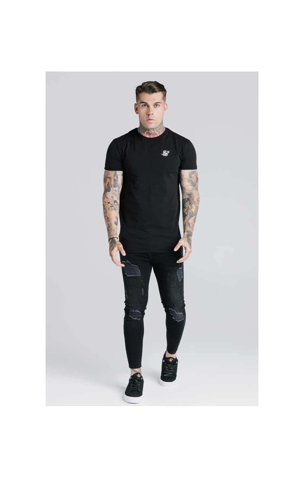 Load image into Gallery viewer, Black Essential Muscle Fit T-Shirt (4)