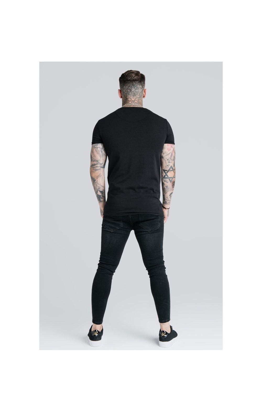 Load image into Gallery viewer, Black Essential Muscle Fit T-Shirt (5)