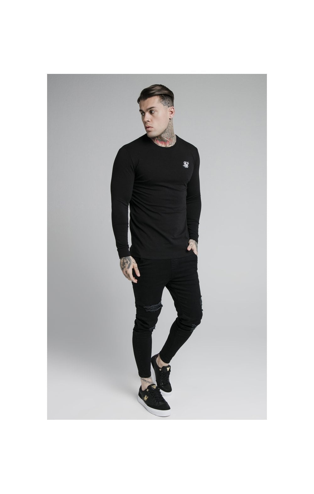 Load image into Gallery viewer, Black Essential Long Sleeve Muscle Fit T-Shirt (2)