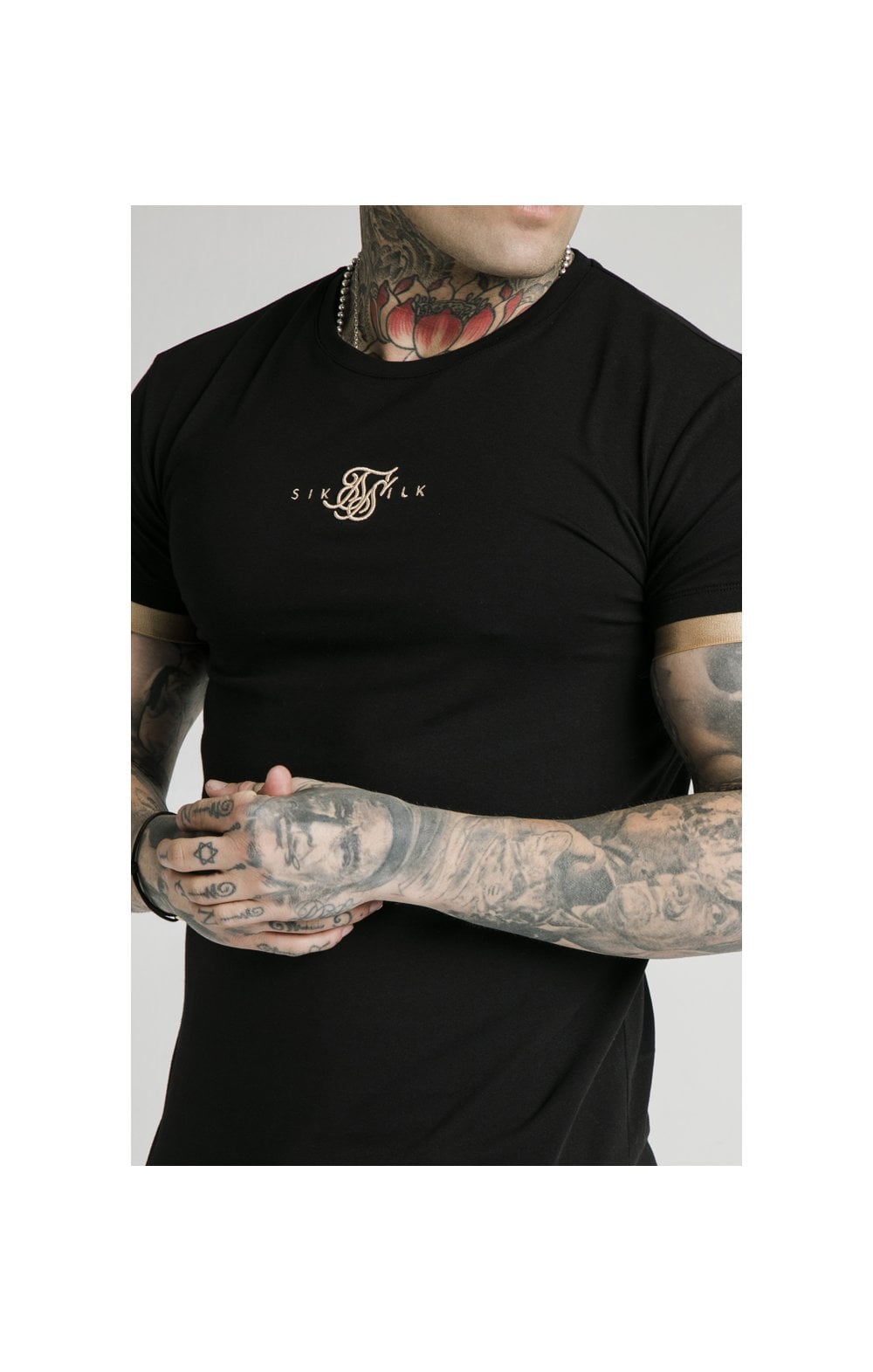 Load image into Gallery viewer, SikSilk S/S Inset Cuff Gym Tee – Black &amp; Gold (1)