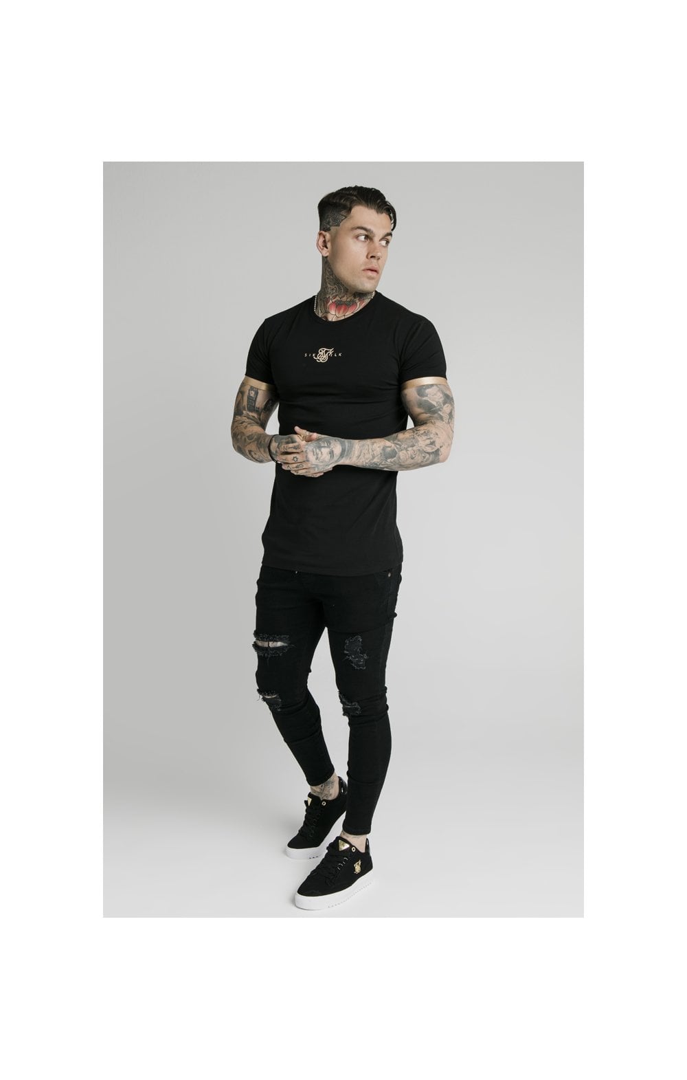 Load image into Gallery viewer, SikSilk S/S Inset Cuff Gym Tee – Black &amp; Gold (3)