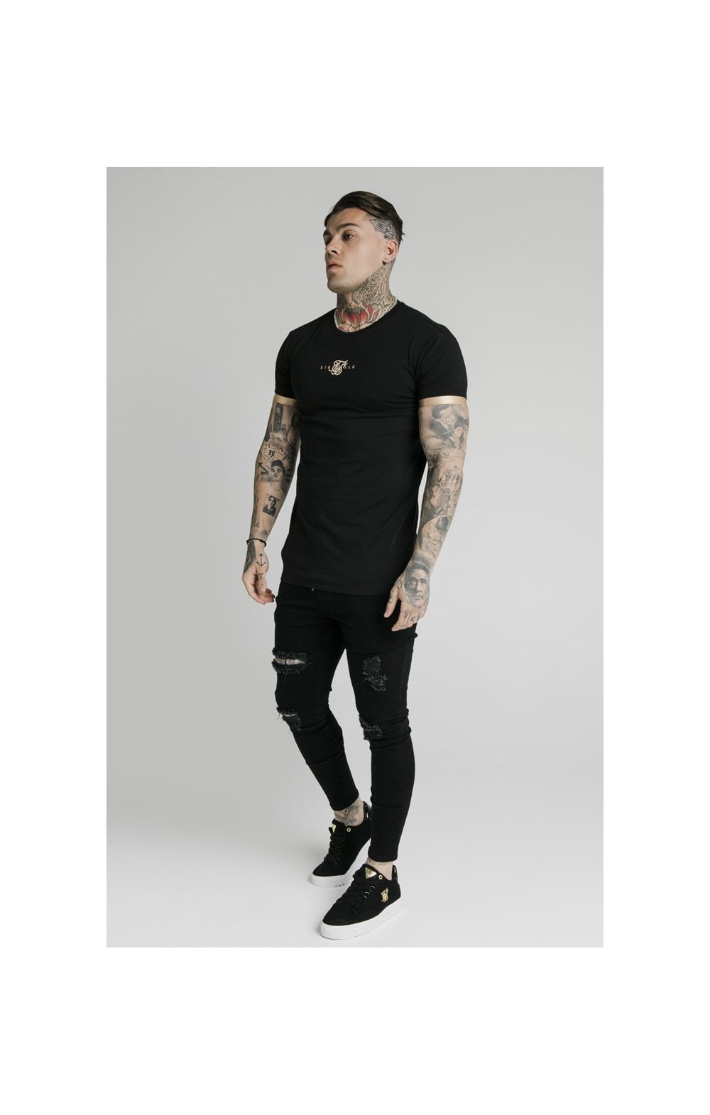 Load image into Gallery viewer, SikSilk S/S Inset Cuff Gym Tee – Black &amp; Gold (5)