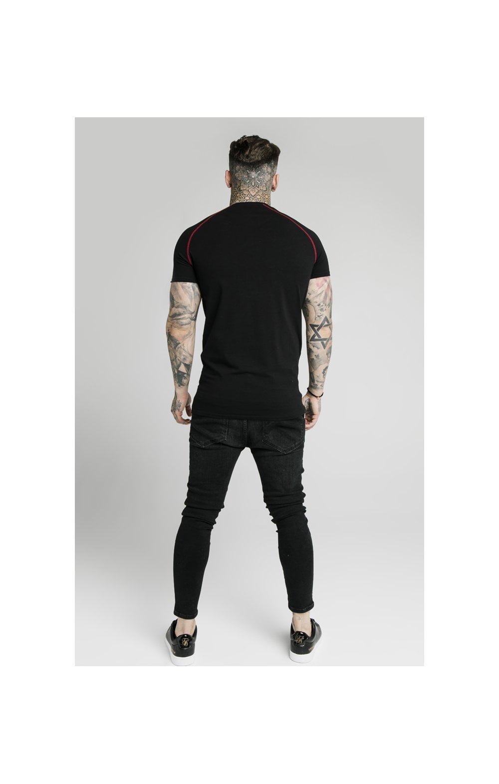 Load image into Gallery viewer, SikSilk Cover Stitch Raglan Gym Tee - Black &amp; Red (3)