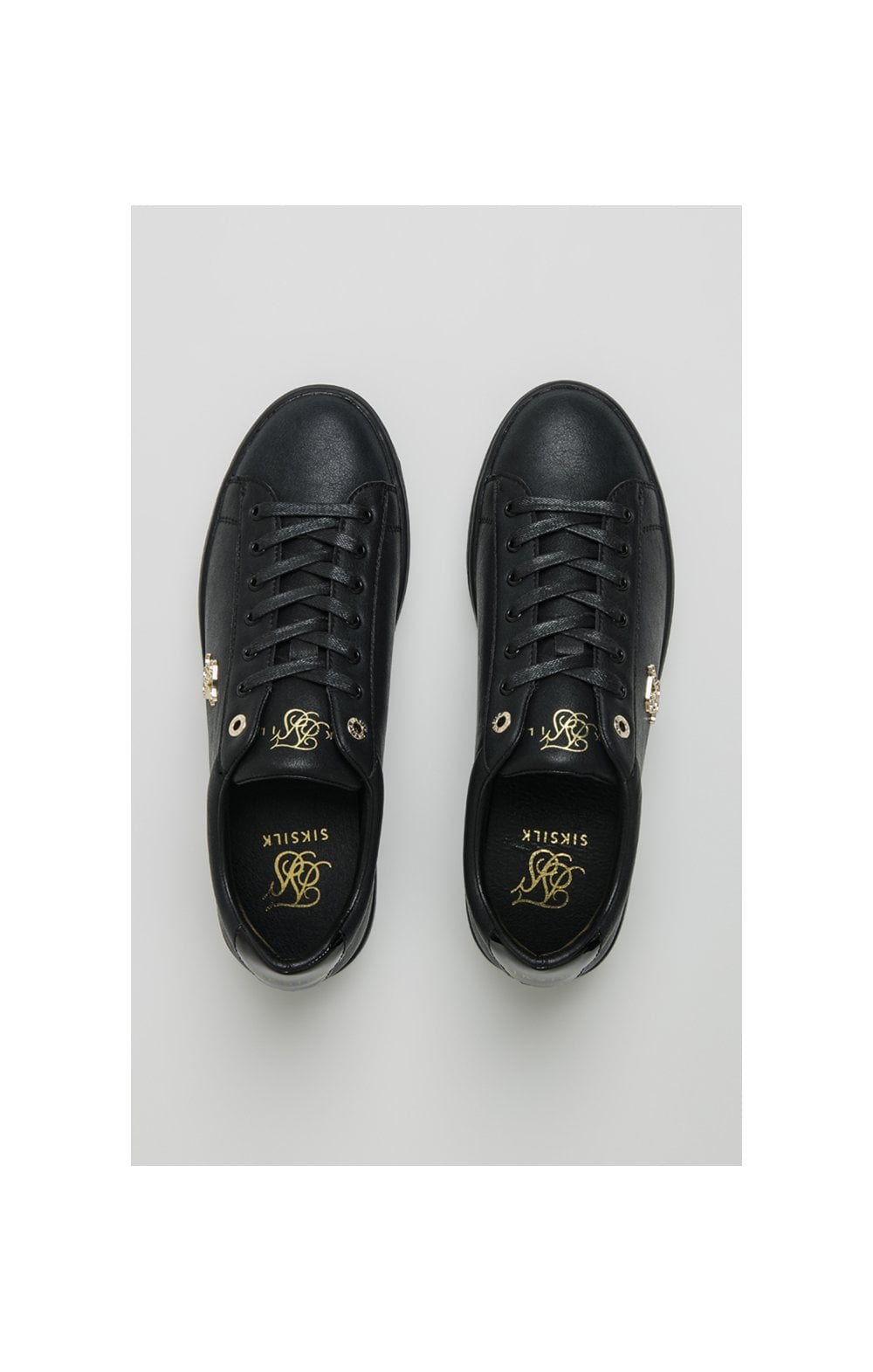 Load image into Gallery viewer, Black Low-Top Casual Trainer With Metal Logo (4)