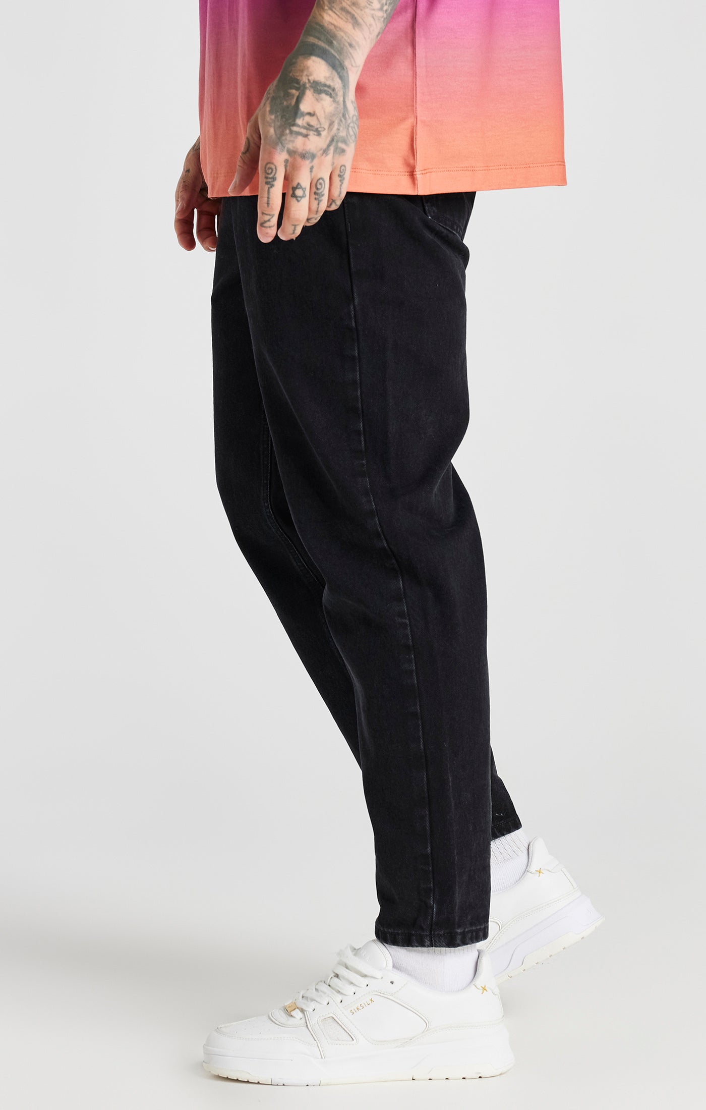 Load image into Gallery viewer, Black Basic Carrot Jean (1)