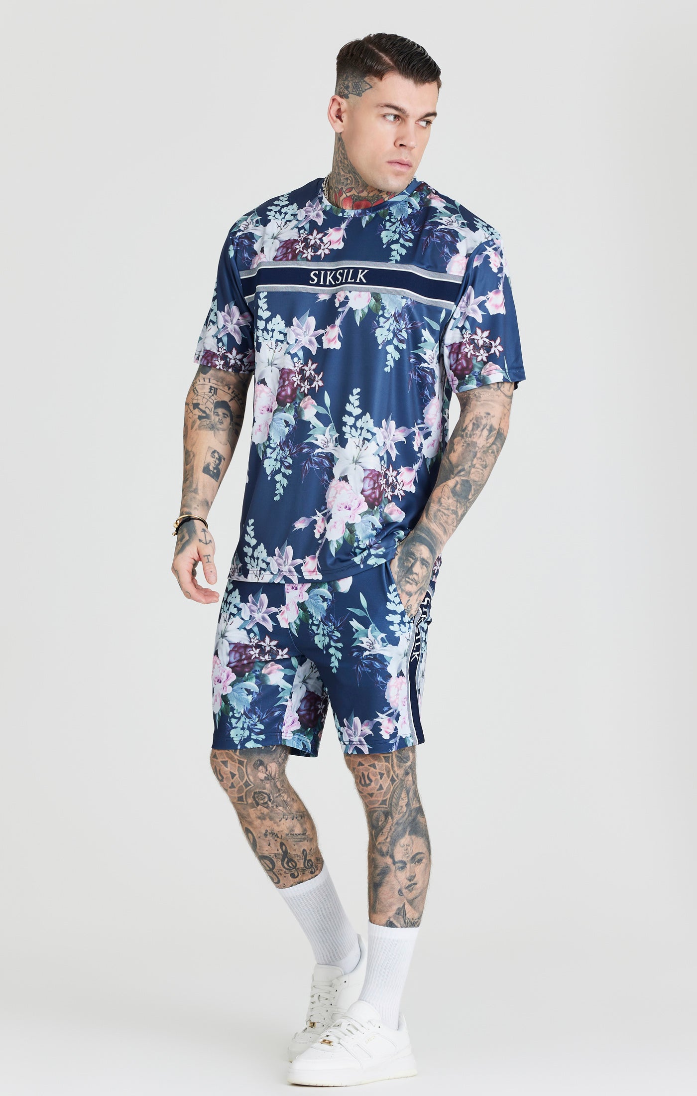 Load image into Gallery viewer, Navy Botanical Print Oversized Fit T-Shirt (3)