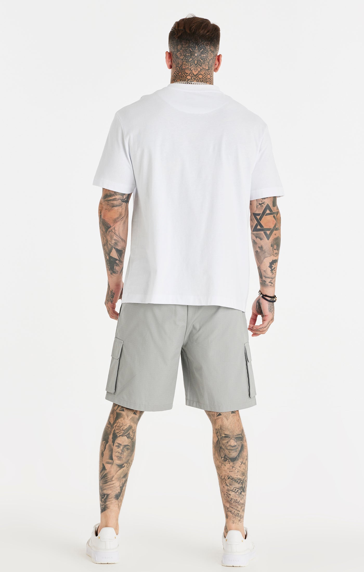 Load image into Gallery viewer, White Relaxed Printed Chain T-Shirt (4)