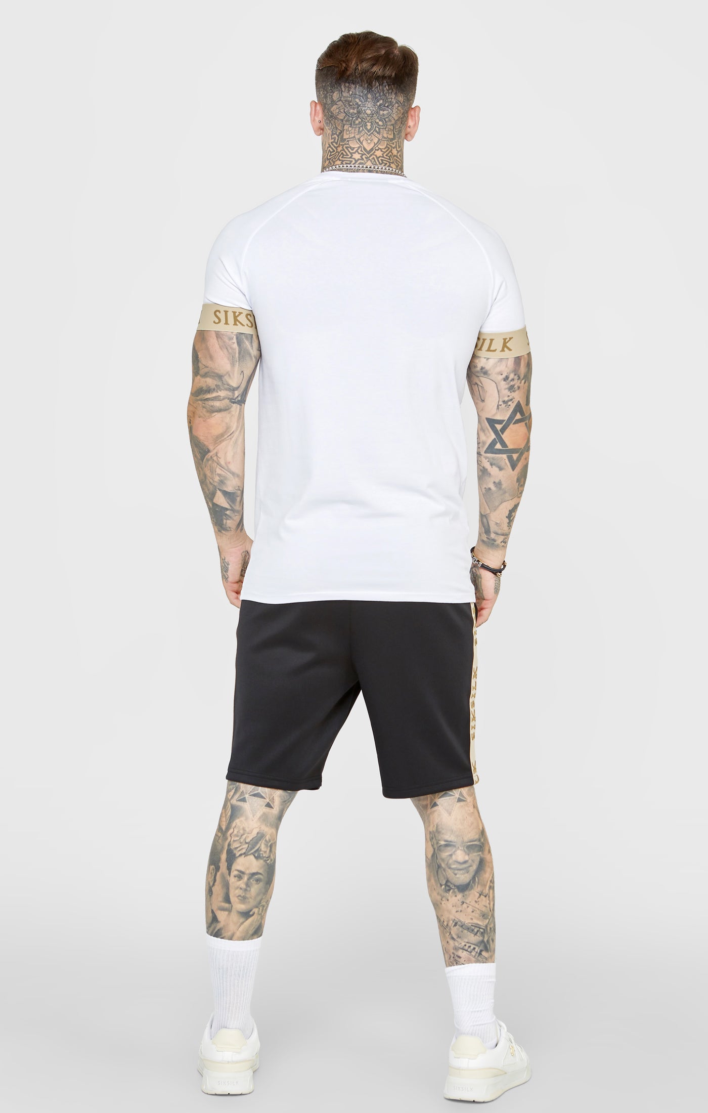 Load image into Gallery viewer, White Crest Elasticated Cuff T-Shirt (4)