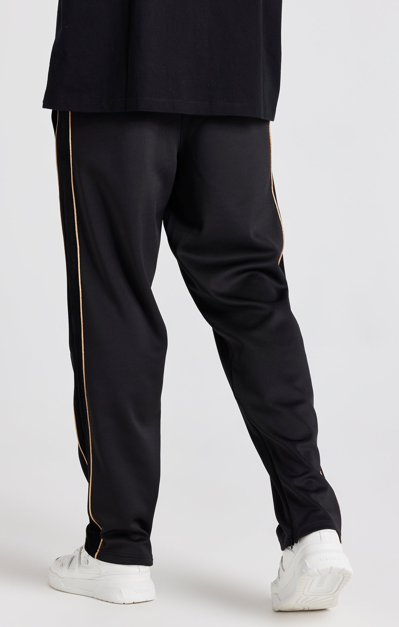 Load image into Gallery viewer, Black Crest Loose Fit Track Pant (3)