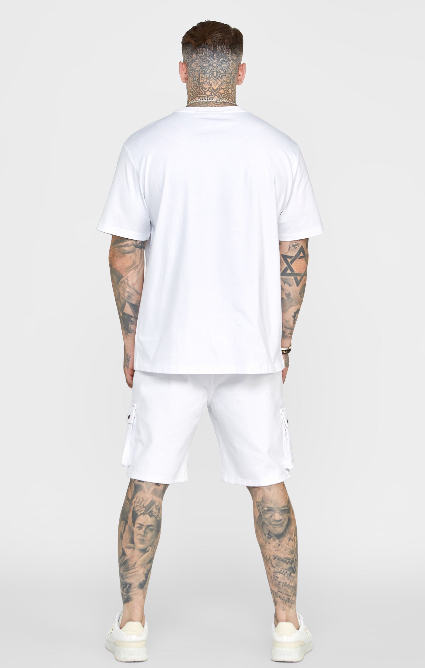 Load image into Gallery viewer, White Oversized Crest T-Shirt (4)
