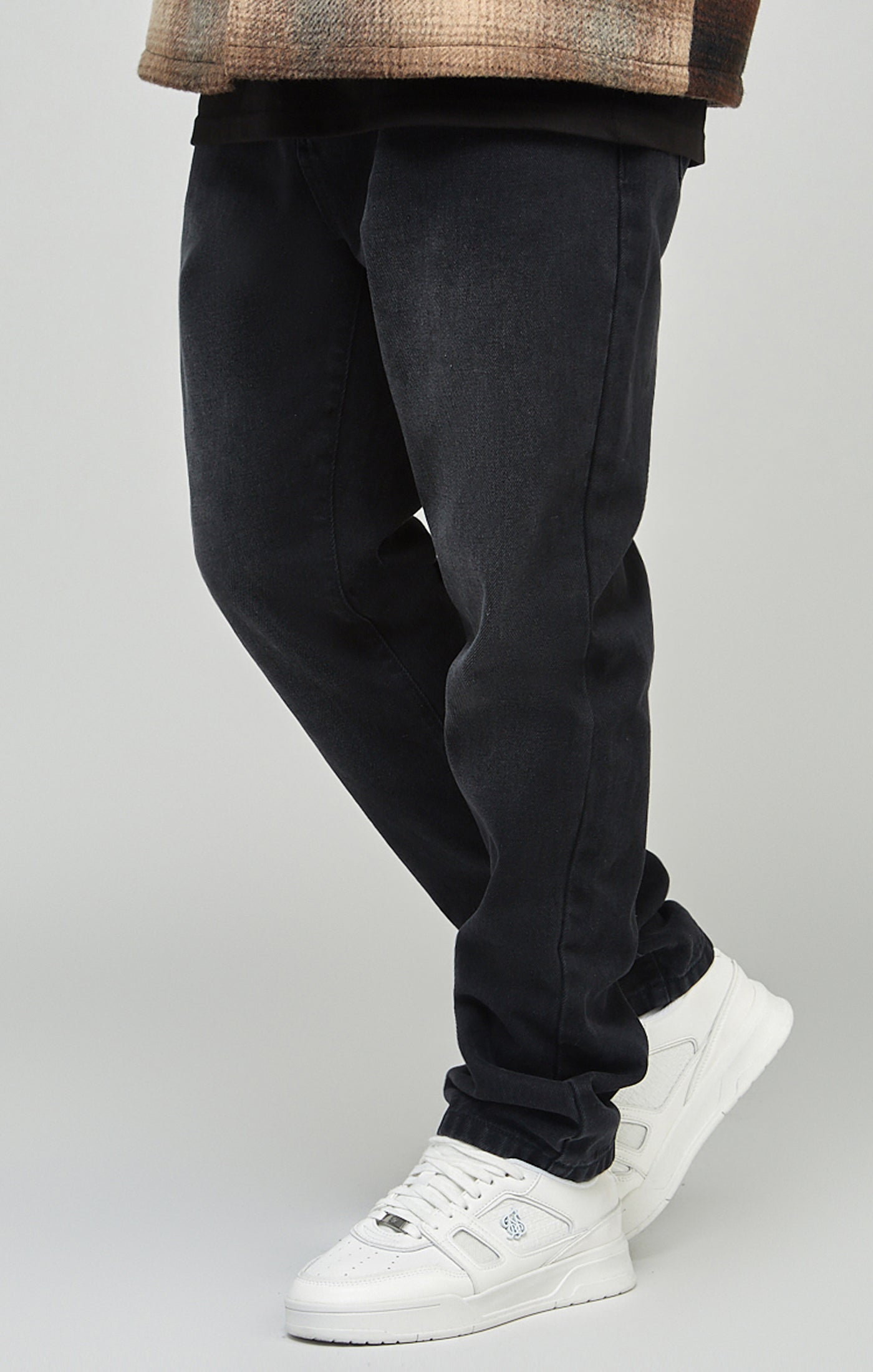 Load image into Gallery viewer, Black Straight Cut Denim Jeans