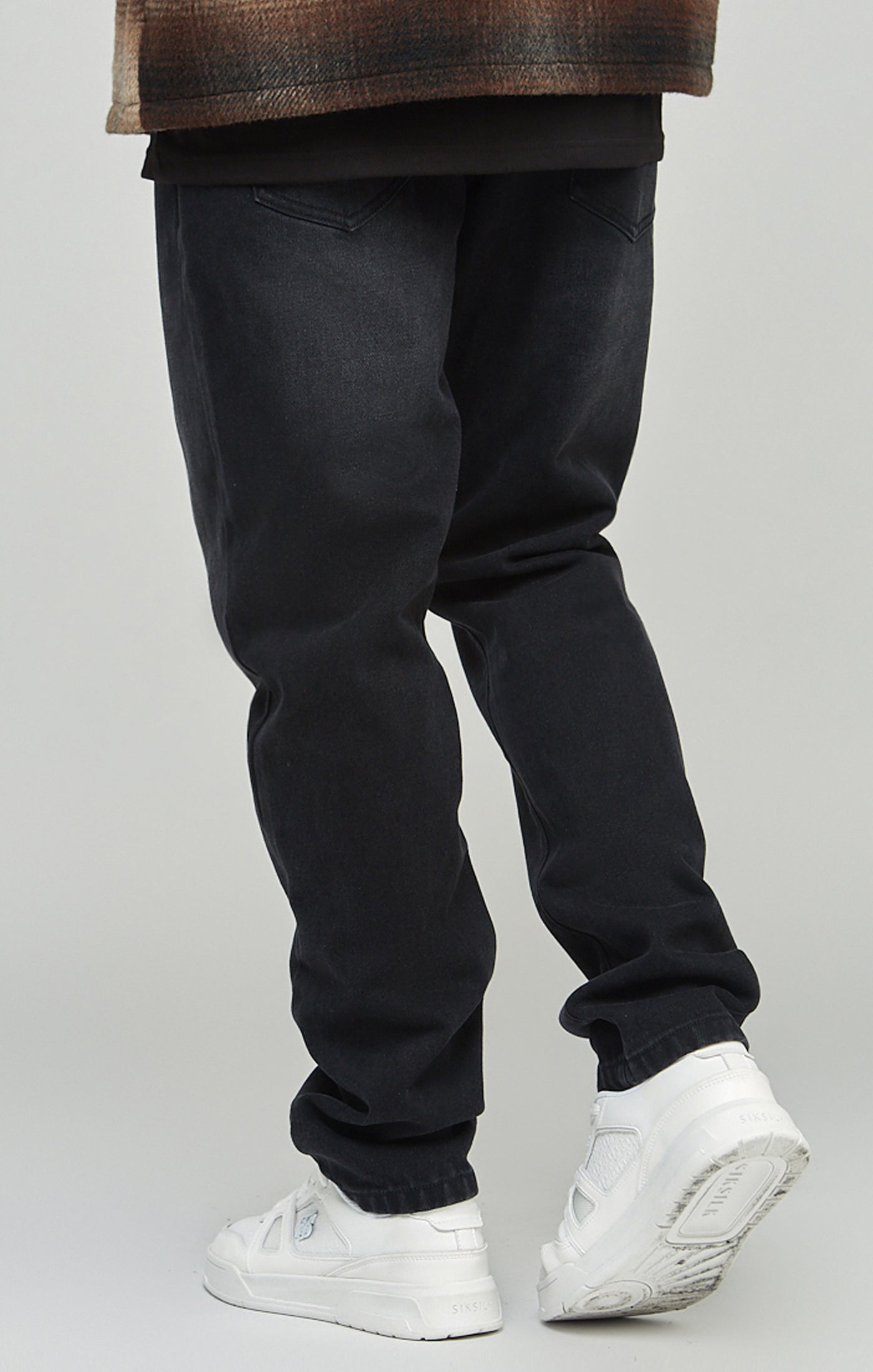 Load image into Gallery viewer, Black Straight Cut Denim Jeans (3)