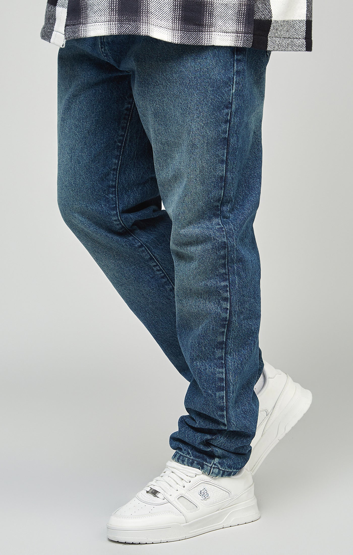 Load image into Gallery viewer, Mid Blue Straight Cut Denim Jeans