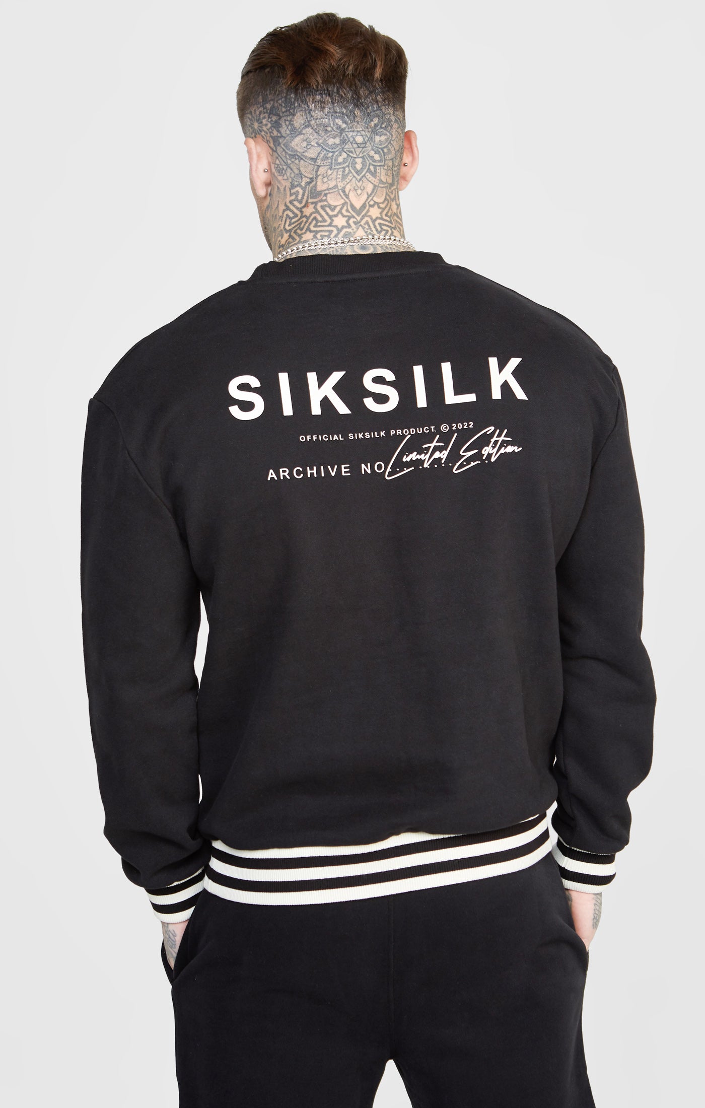 Load image into Gallery viewer, Black Oversized Back Logo Sweat (5)
