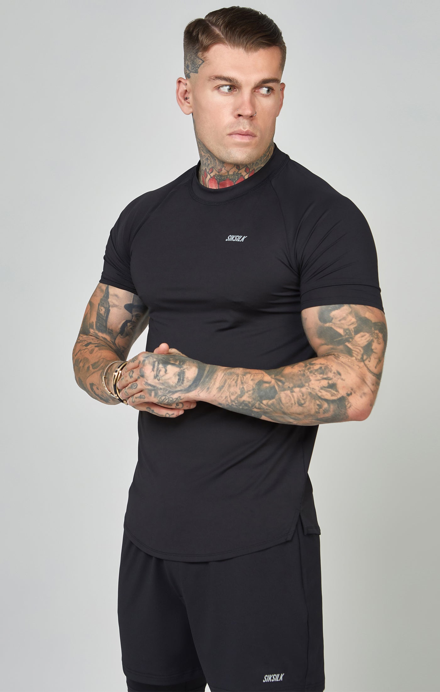 Load image into Gallery viewer, Black Sports Curved Hem Muscle Fit T-Shirt (3)