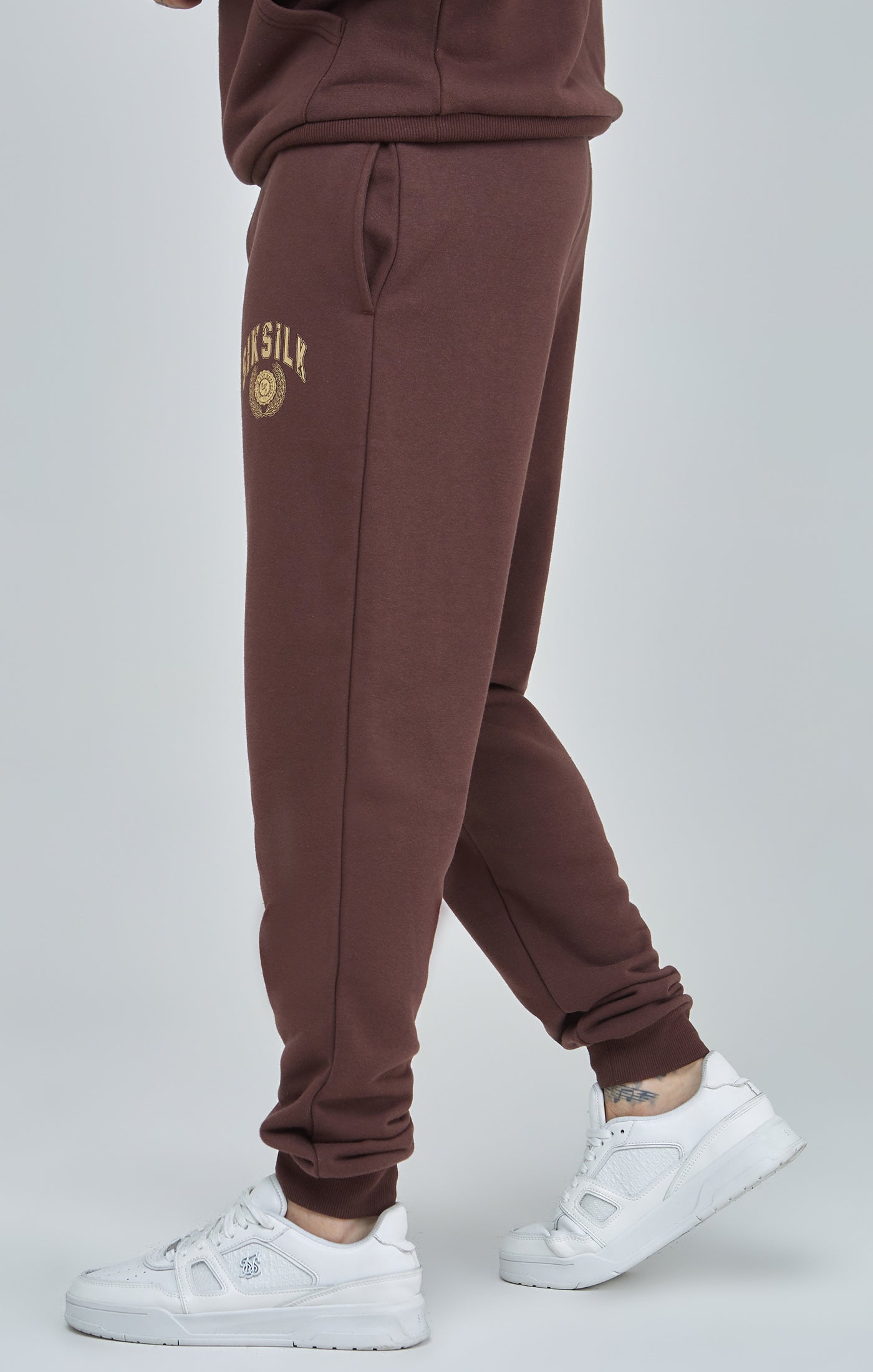 Load image into Gallery viewer, Relaxed Fit Varisty Logo Joggers (2)