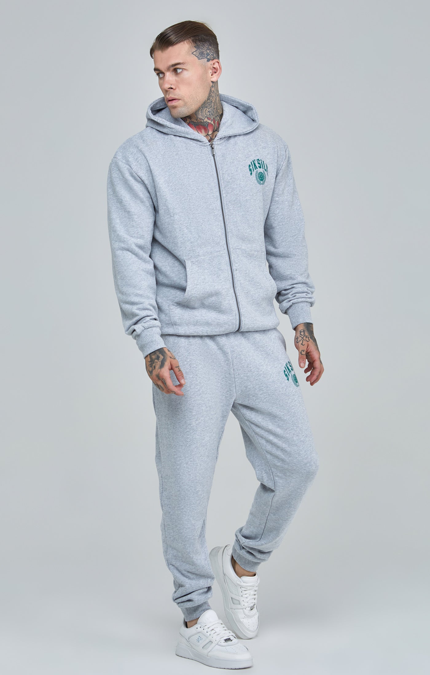Load image into Gallery viewer, Relaxed Fit Varisty Logo Joggers (1)