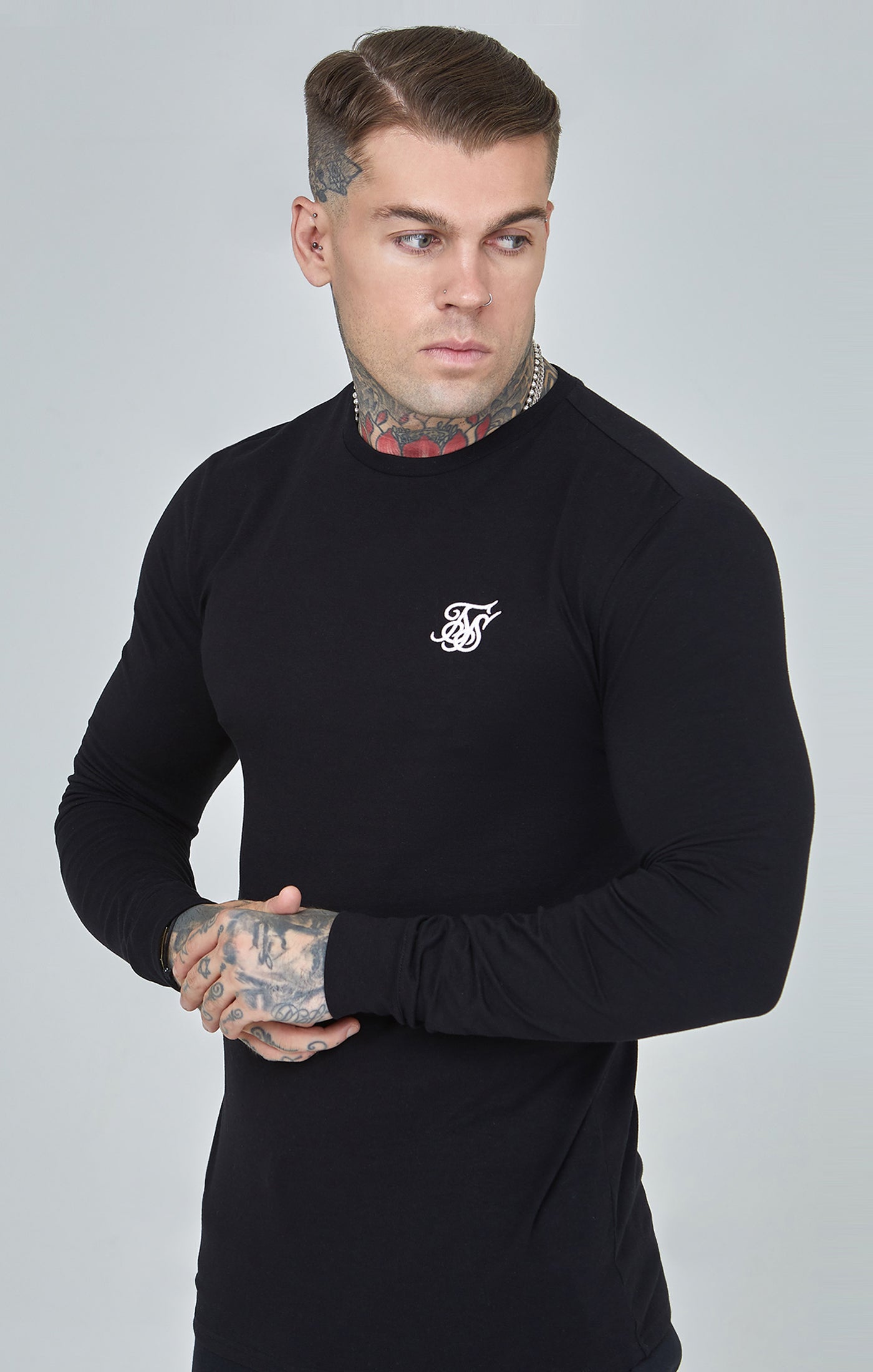 Load image into Gallery viewer, Black Essential Long Sleeve Muscle Fit T-Shirt