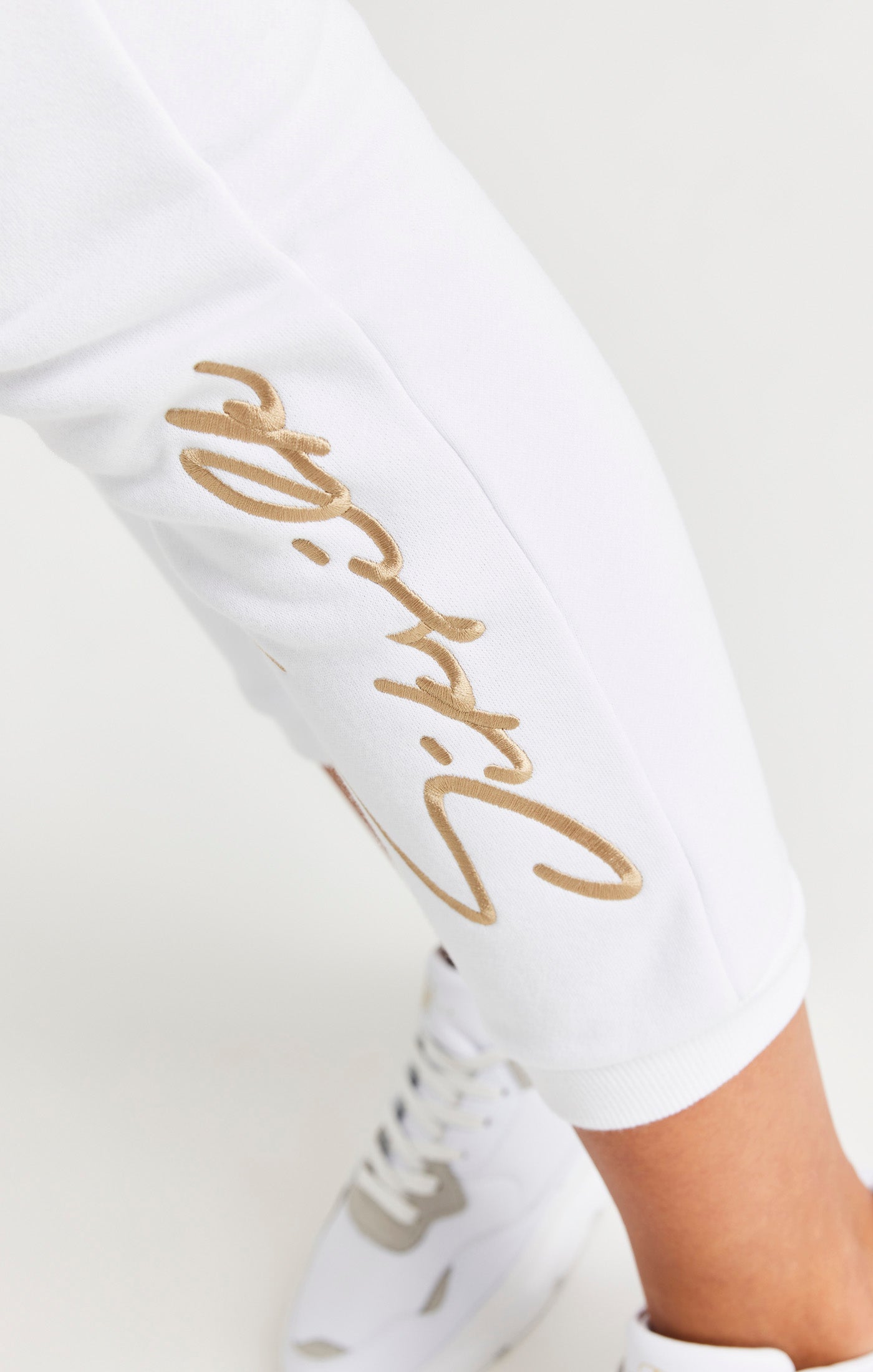 Load image into Gallery viewer, Girls White Signature Jogger (5)