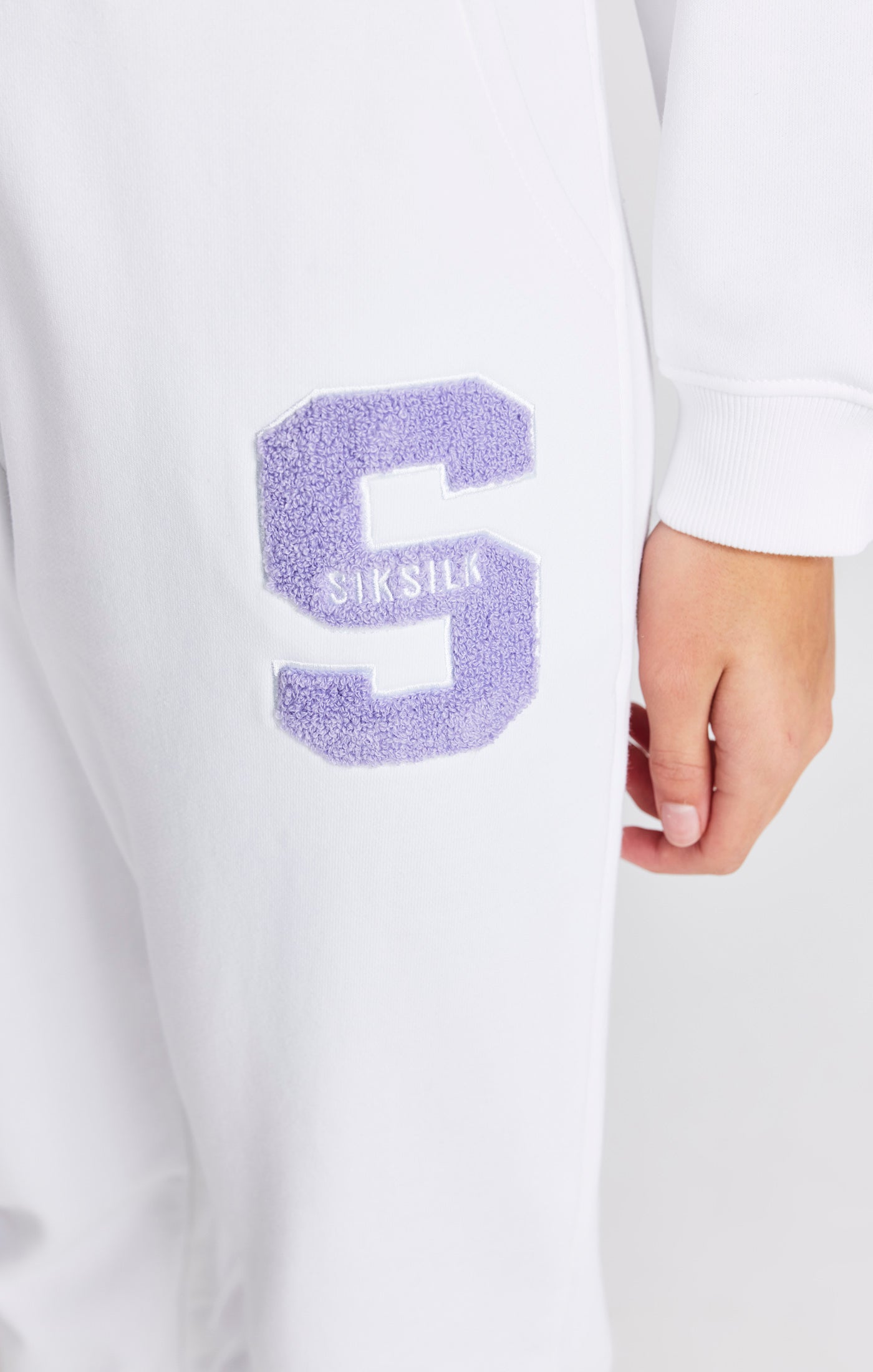 Load image into Gallery viewer, Girls White Varsity Logo Relaxed Jogger (5)