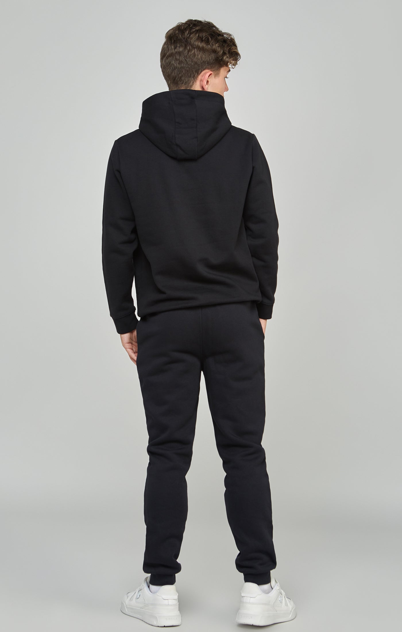 Load image into Gallery viewer, Boys Black Essentials Jogger (4)