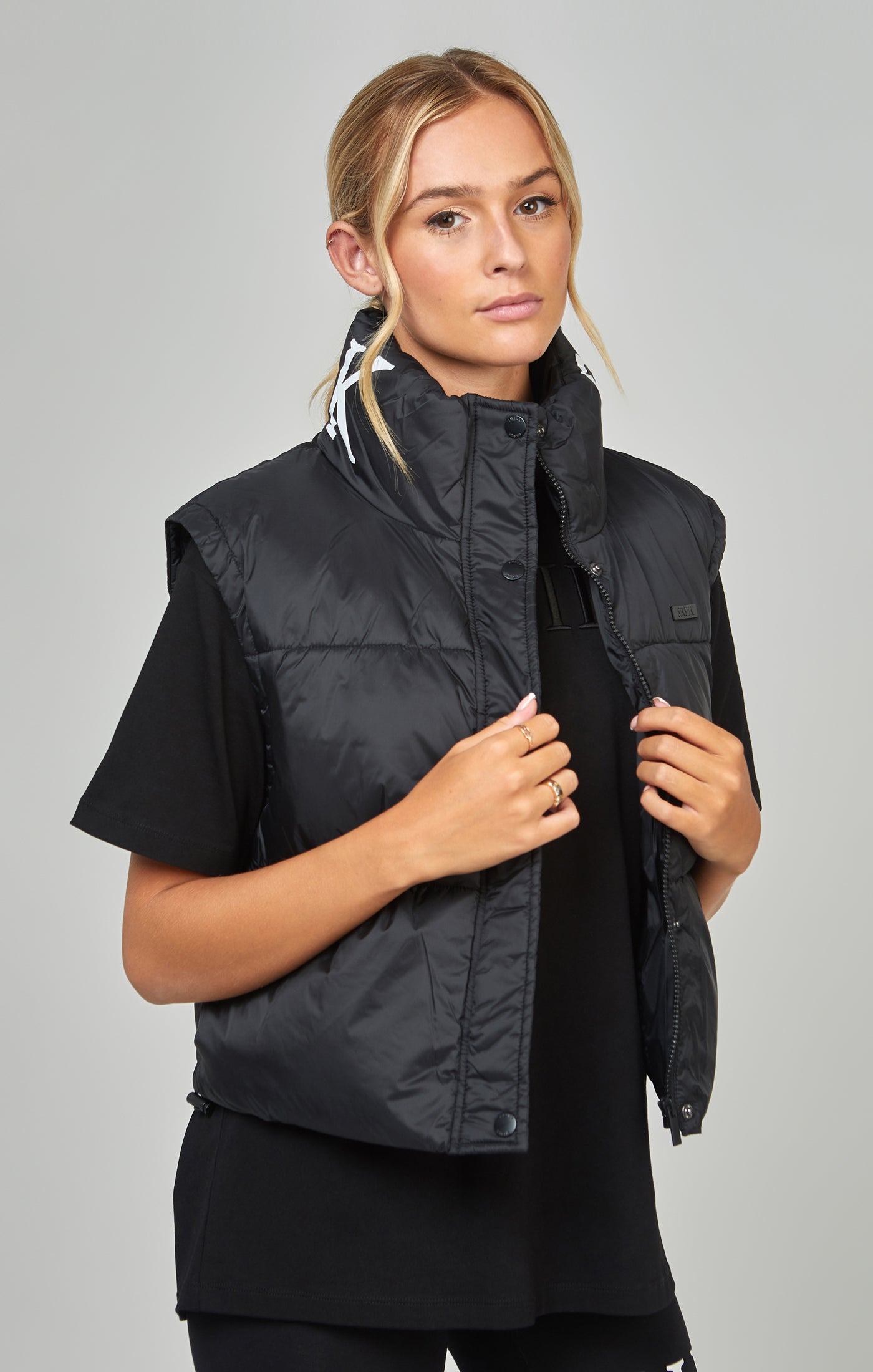 Load image into Gallery viewer, Black Cropped Gilet