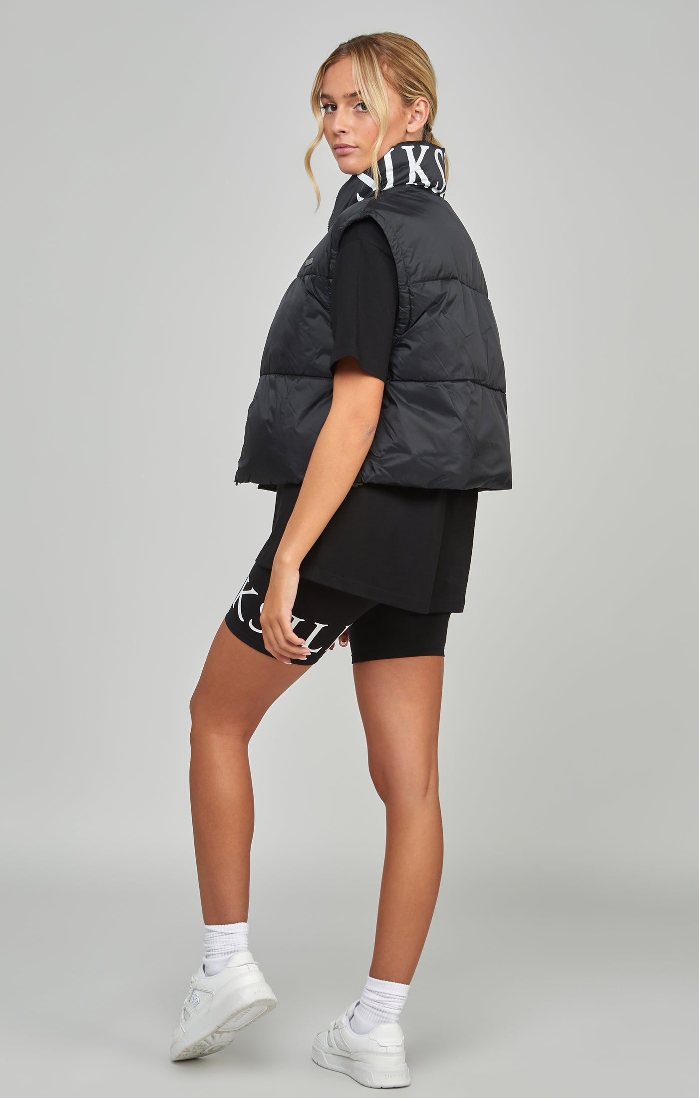 Load image into Gallery viewer, Black Cropped Gilet (3)